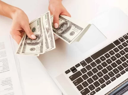 کسب درآمد دلاری برای ایرانیان